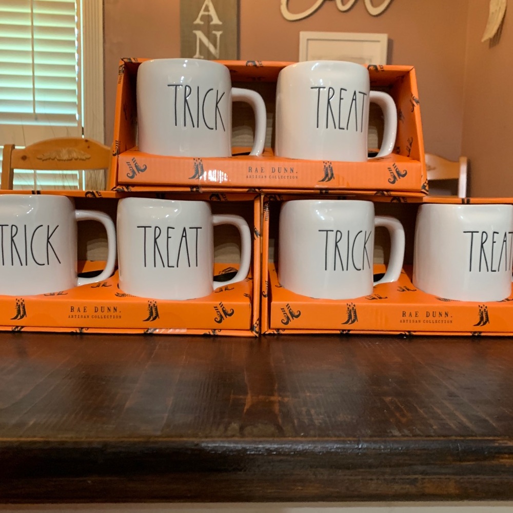 Rae Dunn trick treat mug set